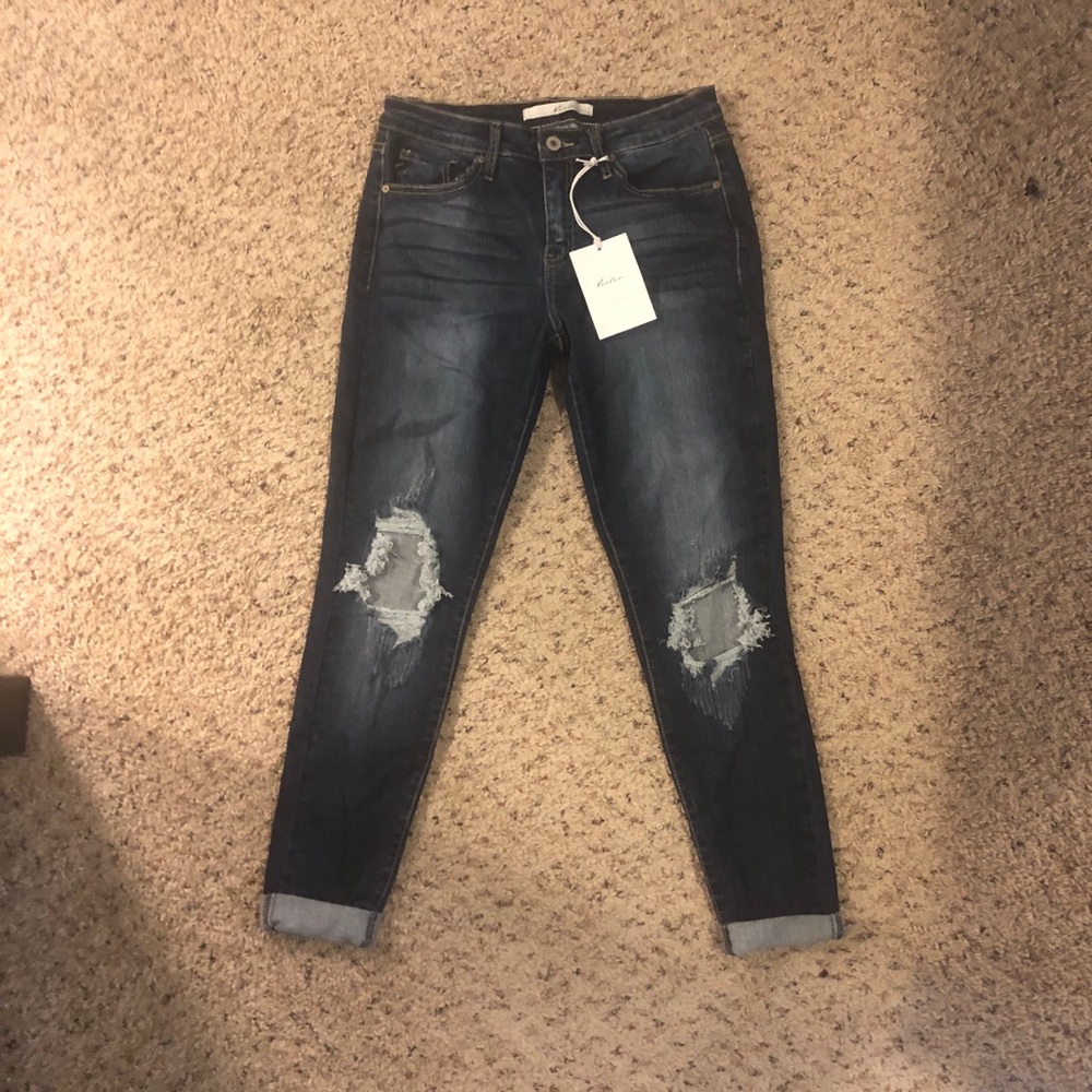 NWT Kancan distressed knee jeans